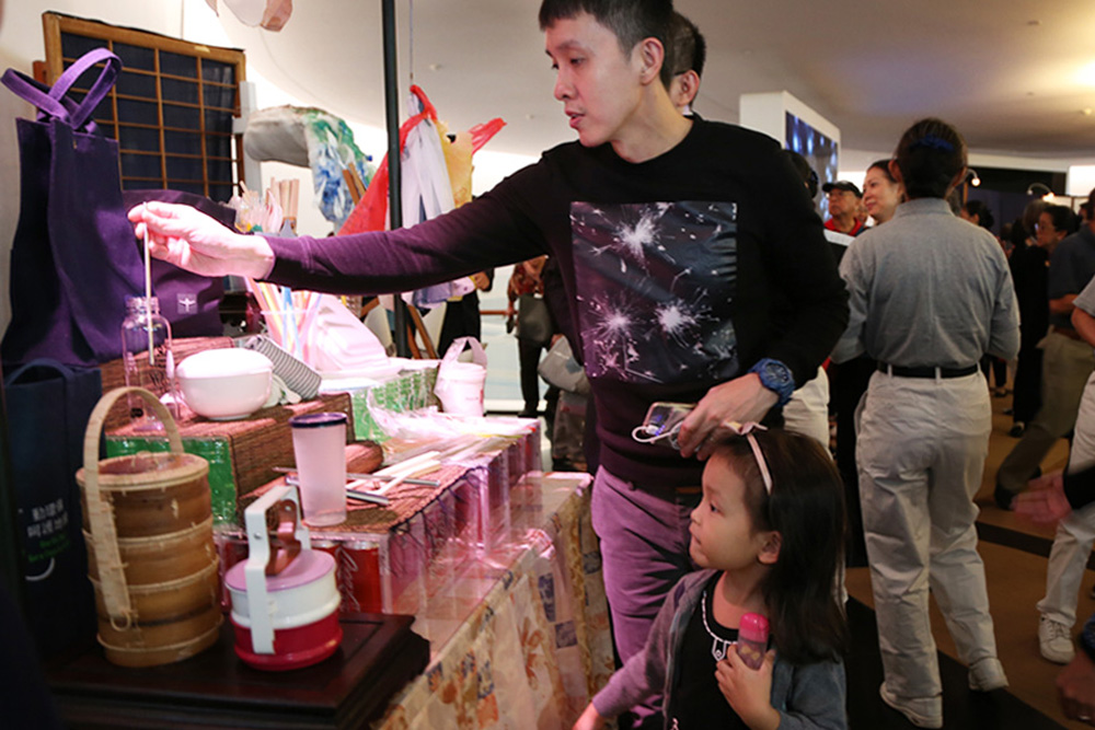 A trolley filled with displays of reusable bowls, chopsticks, cups and shopping bags, serving as a visual reminder for everyone to rely less on disposable products and switch to these eco-friendly alternative lifestyle choices (Photo by Chua Teong Seng)