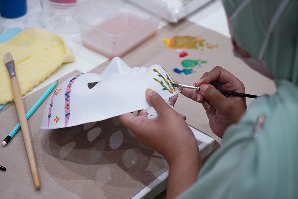 The Masks of Singapore workshops are held to encourage participants to re-discover themselves through self-dialogues. (Photo by Chan May Ching)