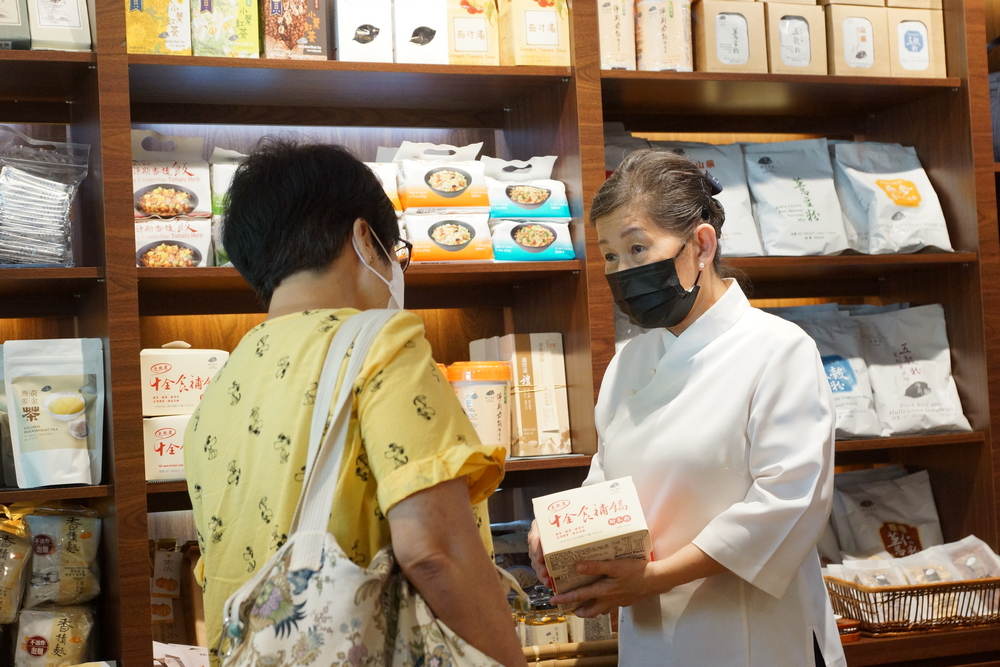 Jing Si Books and Café (Sims Avenue Branch) store manager Ms Quah Lay Beng explaining a product to a customer. (Photo by Chan May Ching)